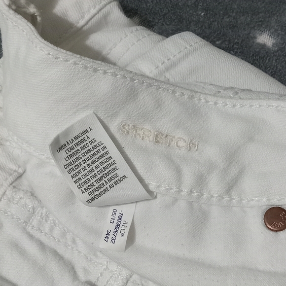 White American Eagle Distressed Shorts Size 6 - Picture 6 of 7